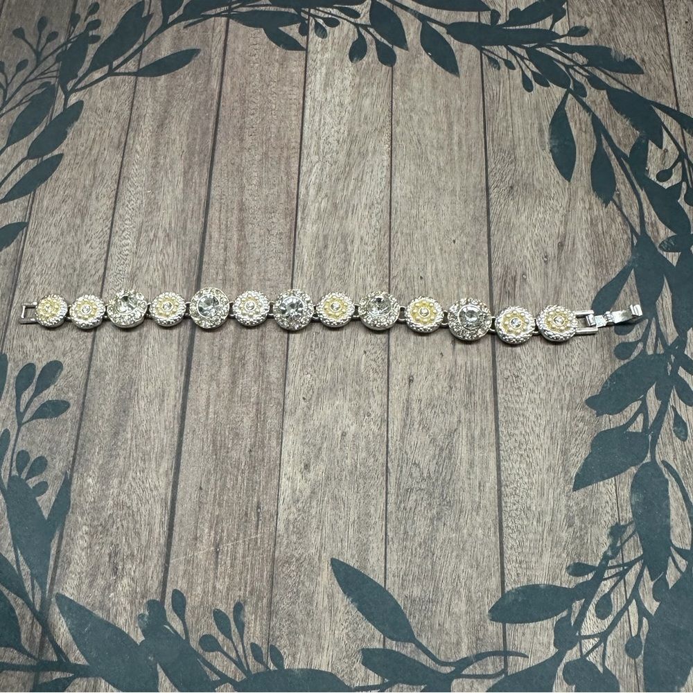 Napier Silver Pearl Crystal Medallion Bracelet B8‎